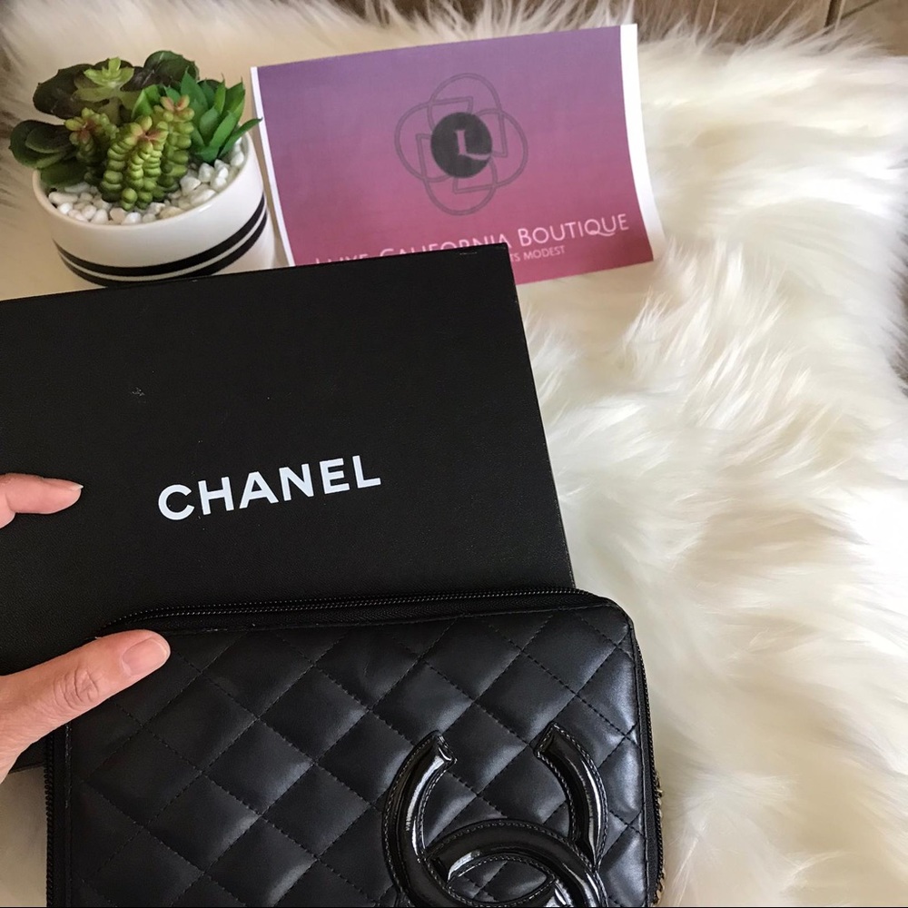 100% Authentic chanel Zip wallet